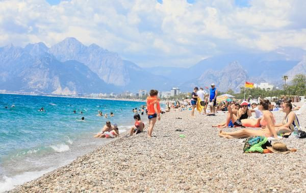 Dünyaca ünlü sahilde sosyal mesafeli yoğunluk - Resim: 3