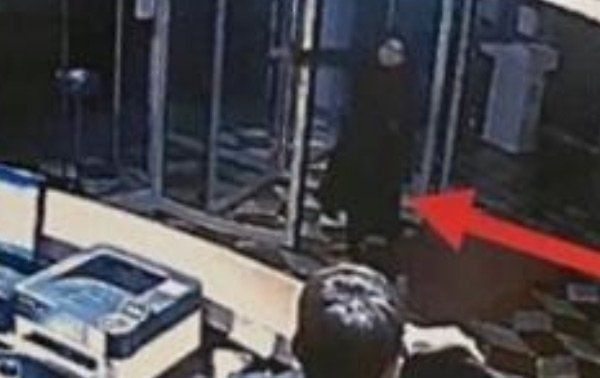 İstanbul'da oteli bastı çırılçıplak soyundu! Şok eden görüntüler ortaya çıktı - Resim: 3