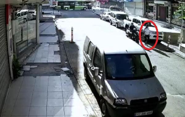 Öğretmene tekme atınca olay olmuştu: Yine iş başında! - Resim: 1