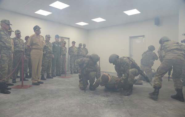 Genelkurmay Başkanı bordo berelileri denetledi - Resim: 2