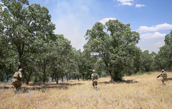Kadın teröristin yakalandığı an böyle görüntülendi - Resim: 2