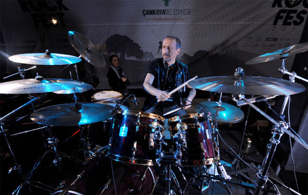 CHP milletvekili Halıcı'dan rock şov! - Resim: 1