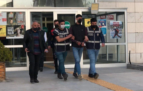 Elazığ'da 10 kez bıçaklayıp öldürdü! Cezayı duyunca hüngür hüngür ağladı - Resim: 0