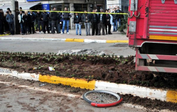 Küçük Beyza kamyonun altında can verdi - Resim: 3