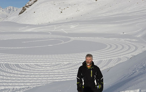 Bastığı yerden bunlar çıkıyor! - Resim: 1