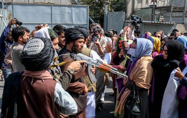 Dünya 50 Afgan kadını konuşuyor! Taliban'a başkaldırıp sokağa çıktılar - Resim: 4