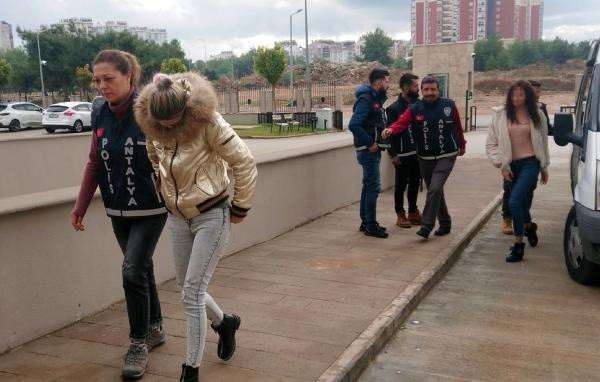 Kadınları fuhuşa zorlayıp telefon dinlemelerine karşı 'yılbaşı pastası' diyorlarmış - Resim: 0