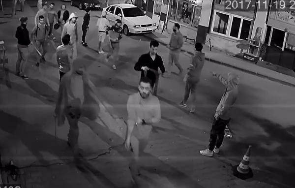 Suriyeli mülteci grup; pala ve sopalarla dehşet saçtı! - Resim: 2