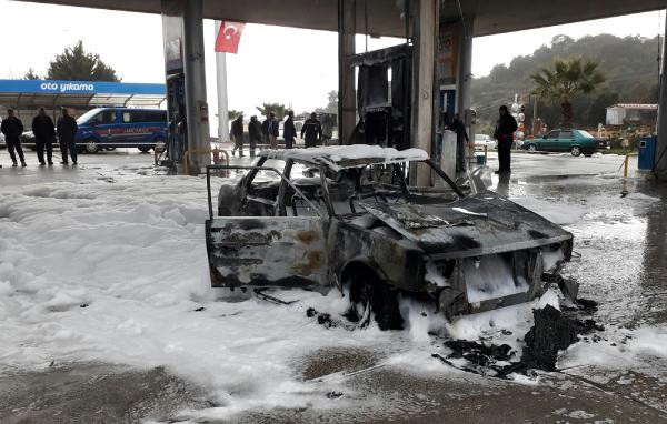 Akaryakıt istasyonuna yıldırım düştü! - Resim: 2