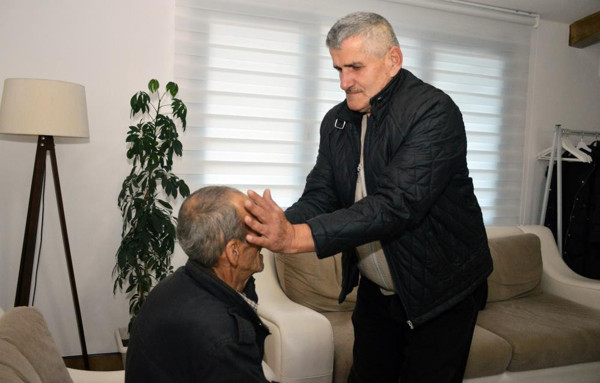 Sakarya'da 'sabah kalktığımda gözlerime inanamadım' diyen mıknatis adam herkesi şaşkına çevirdi: Şu an çivi gibiyim - Resim: 0