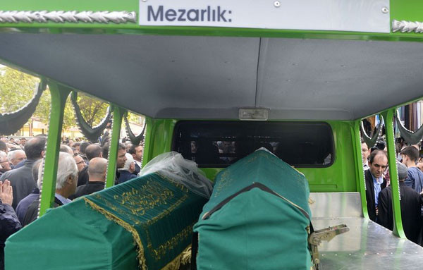 Eski vekilin eşi ve kızına son veda - Resim: 2