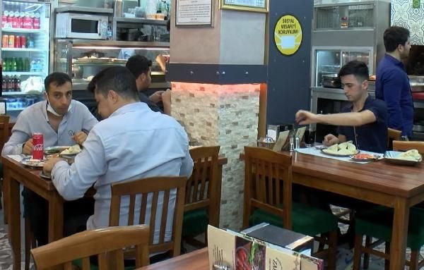 Kısıtlamanın sona erdiği ilk gece! İstanbul'da herkes kendini sahillere, restoranlara attı - Resim: 1