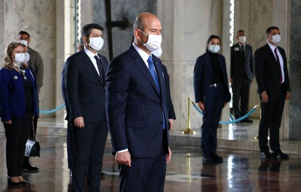 İçişleri Bakanı Süleyman Soylu muhtarlarla birlikte Anıtkabir'i ziyaret etti - Resim: 0