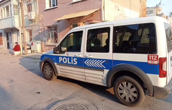 İzmir'de kardeşinden haber alamayan abla eve girince şok oldu - Resim: 0