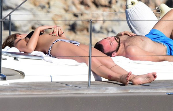 Bikinili Bensu Soral'ın tekne keyfi - Resim: 4