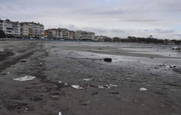 Marmara'da korkutan görüntü deniz 20 metre çekildi deprem paniği - Resim: 1