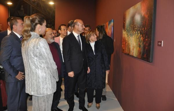 Gazeteci Hande Fırat'ın resim sergisine yoğun ilgi - Resim: 1