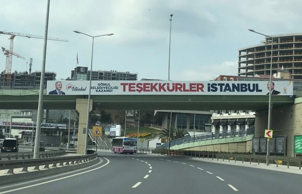 İstanbul'da Binali Yıldırım'ın 'teşekkürler' billboardları - Resim: 1