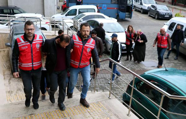 İhaneti öğrendi çocuğunun yanında eski karısının boğazını kesti - Resim: 1