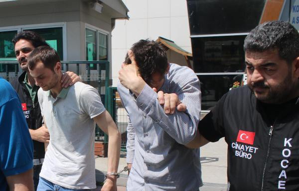 Cinsel ilişki vaadiyle kandırıp dehşeti yaşattılar - Resim: 1