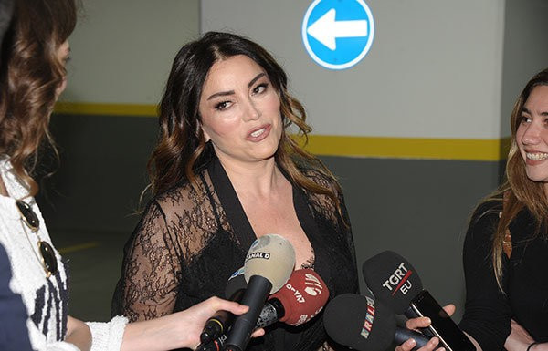 Aşkın Nur Yengi'den gecelikle ve çıplak ayakla estetik yanıtı - Resim: 4