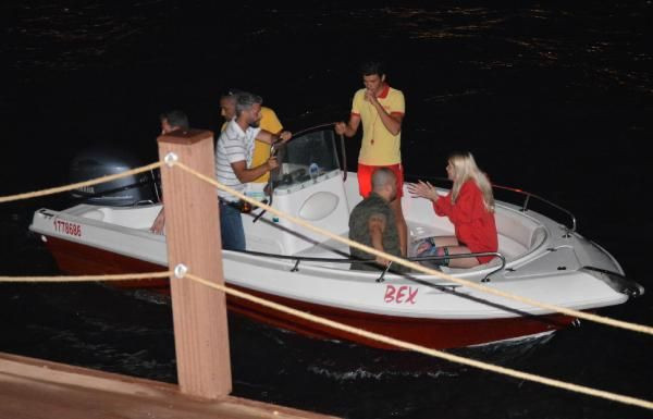 Aleyna Tilki Kuşadası'nı salladı! Konsere tekne ile geldi - Resim: 2
