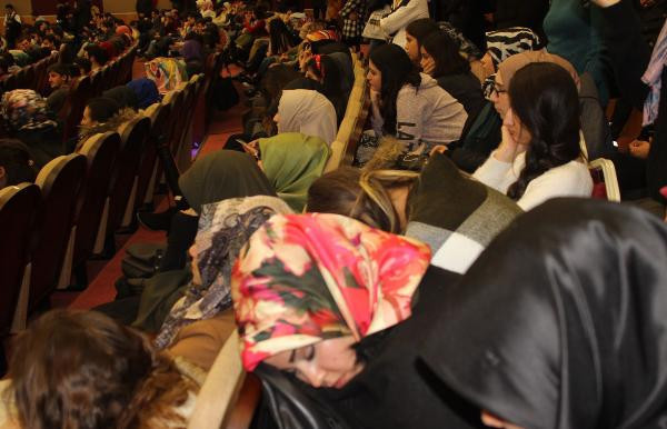 Davutoğlu konuştu öğrenciler uyudu! - Resim: 3