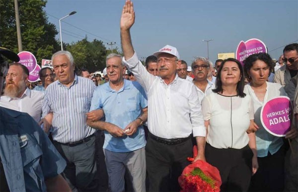 Kılıçdaroğlu HDP'lilerle kol kola yürüdü - Resim: 2