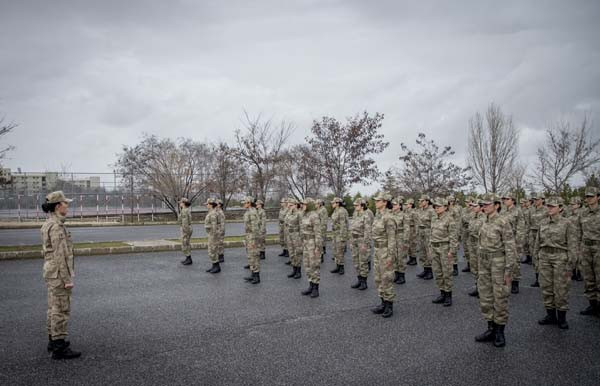 Ellleri hamurdan çok silah tutuyor işte Türk kadın subayları - Resim: 3