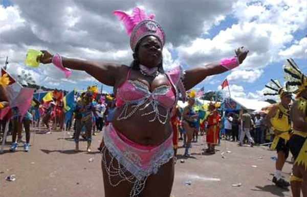 Anneler düğün gecesi damat ve gelinin odasında bekliyor! - Resim: 3