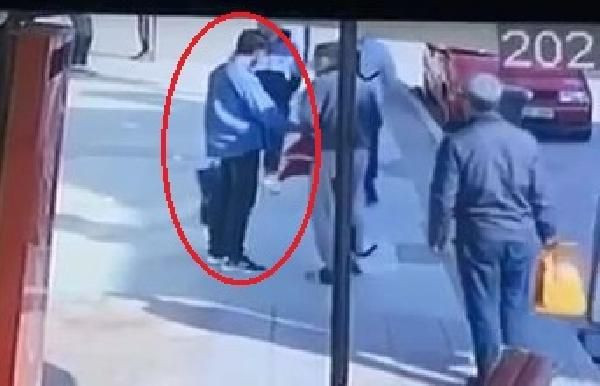 Bursa'da büyük terbiyesizlik! Suriye uyruklu kişi Türk bayrağını yere serip üzerine bastı gözaltına alındı - Resim: 4