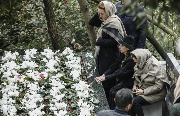 Berna Yılmaz oğlunun mezarı başında dua etti gözyaşı döktü - Resim: 3