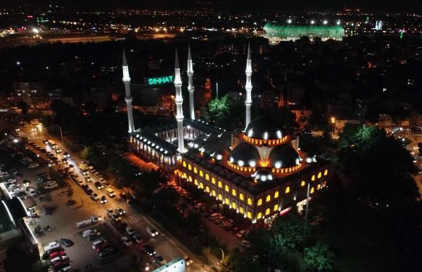 Bursa'da 'Kadir Gecesi'nde camiler doldu - Resim: 4
