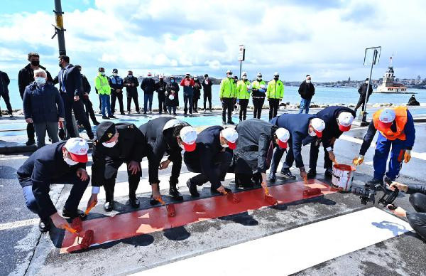 İstanbul Valisi Ali Yerlikaya Üsküdar'da yaya geçidine kırmızı çizgi çekti - Resim: 0