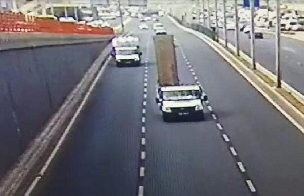 Akıl almaz olay! Reklam tabelasıyla birlikte... - Resim: 2