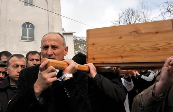 Albay Çiçek annesinin cenazesinde - Resim: 4