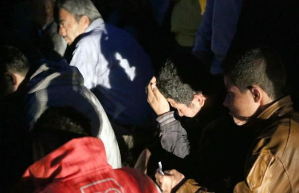 Cep telefonu ışığıyla gömüldüler - Resim: 2