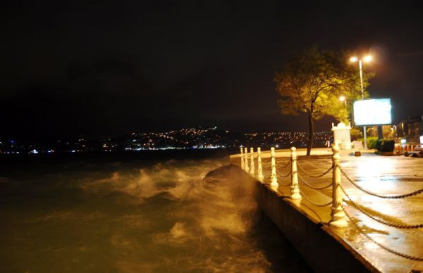 Rüzgarla birlikte etkili olan yağmur zor anlar yaşattı - Resim: 3