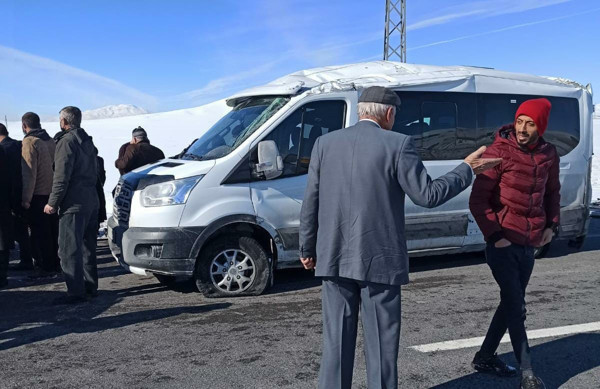 Van'da yolcu minibüsü takla attı: Çok sayıda yaralı var - Resim: 0