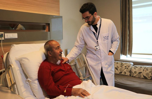 Adana'da boyun fıtığı şikayetiyle gitti! Mahalle Bilim Kurulu yüzünden felç kalıyordu: Çok korktum - Resim: 0