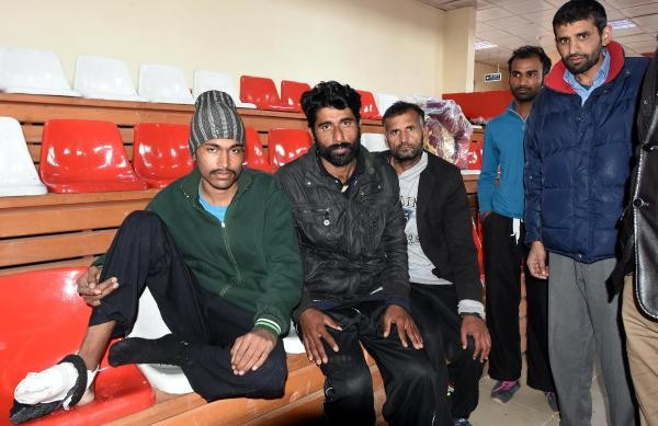 Kaçak Afganlar kaçak otogarda fark edildi - Resim: 2