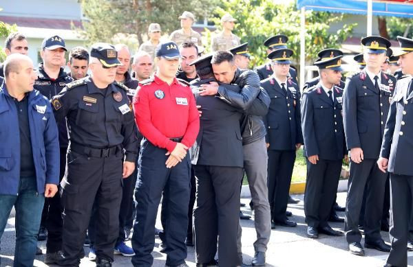 Trabzon'da şehit askerler için hüzünlü tören - Resim: 1