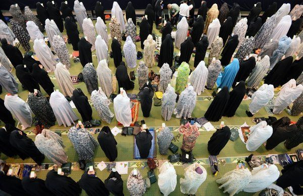 İran Kurban Bayramını bugün kutluyor camiler tıklım tıklım oldu - Resim: 4