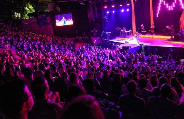 Mabel Matiz'in Harbiye konserinde istenmeyen görüntüler herkesi tehlikeye attılar - Resim: 3