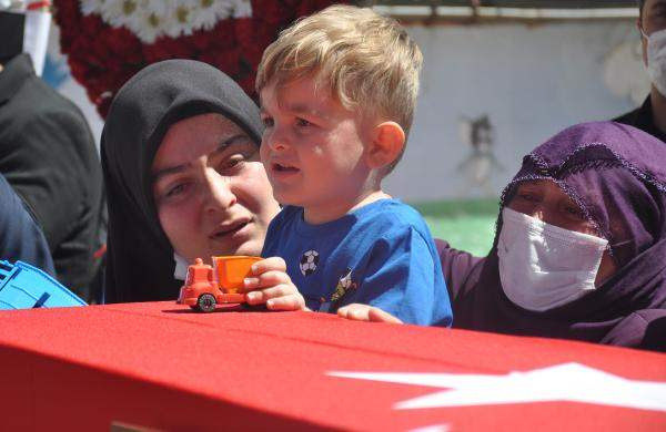 Sel şehidi Uzman Çavuş Tok, Gümüşhane’de son yolculuğa uğurlandı - Resim: 0