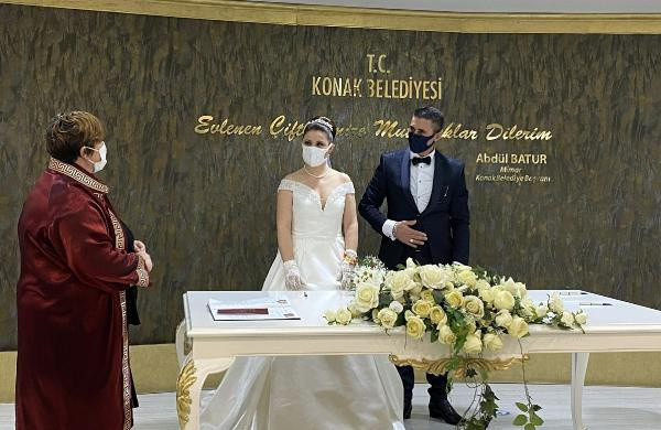 İzmir'de evlenmek için özellikle bugünü seçtiler! 21 detayı şaşırttı - Resim: 0