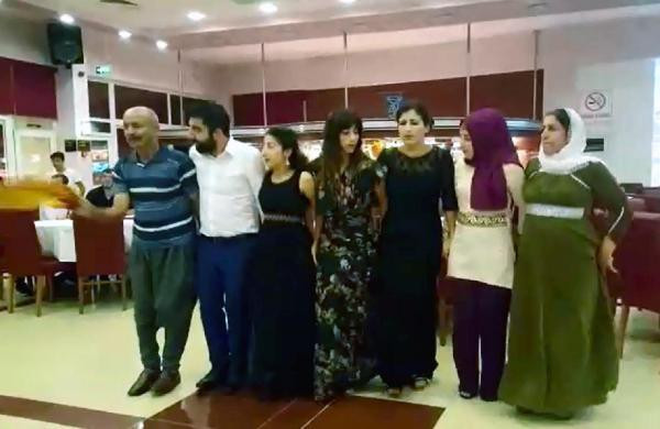 Halay çekerken dehşeti yaşadı! Yere yıkıldı kaldı - Resim: 1