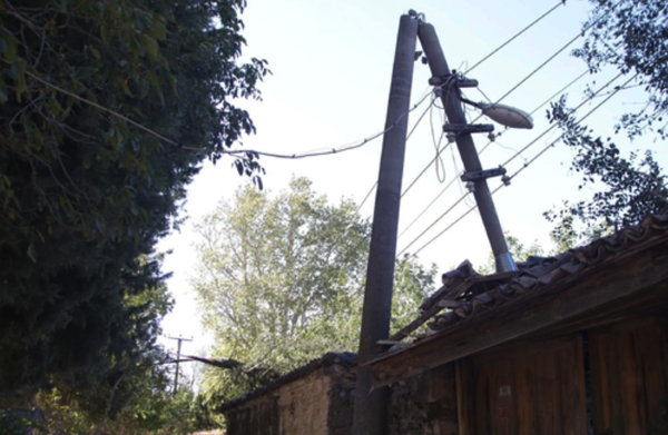 Muğla'da dehşet fırtına! Minarenin külahı koptu, evlerin çatısı uçtu, ağaçlar devrildi - Resim: 4