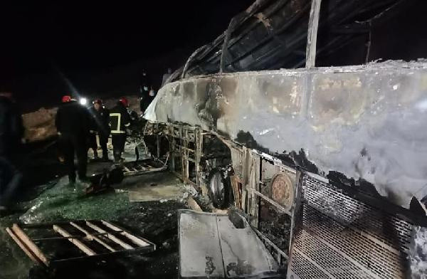 Mısır’da yolcu otobüsü devrildi! 20 kişi hayatını kaybetti - Resim: 0