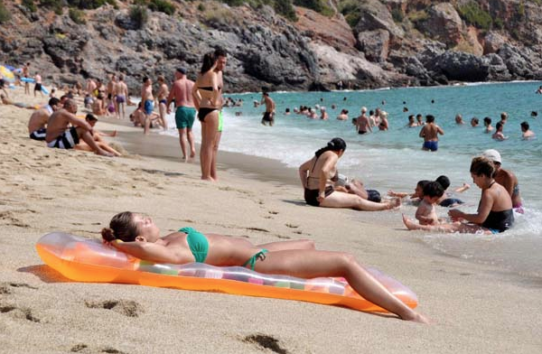 İğne atsan yere düşmez! Şimdiden doldu taştı - Resim: 3